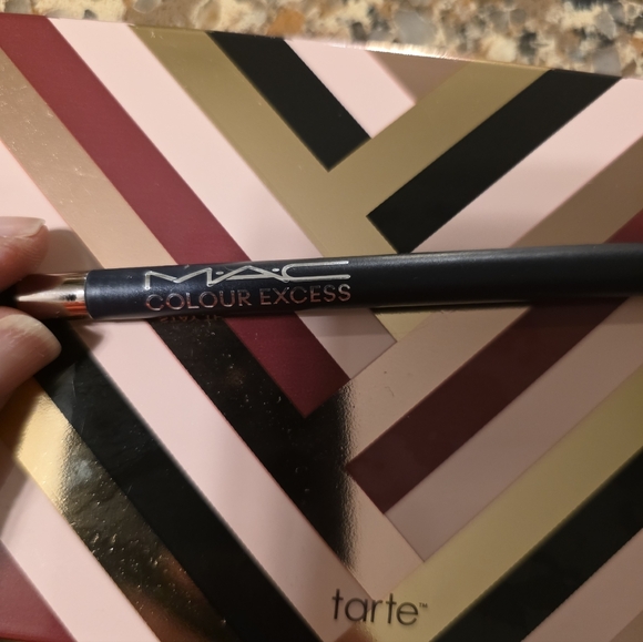 Tarte Geometric Palette with Assorted Eyeliners- Clinique - Picture 9 of 10